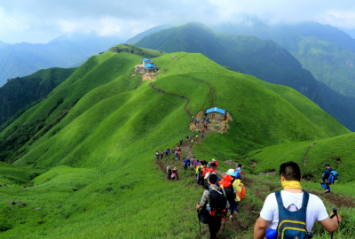 超适合徒步游的地方，竟是一条通往天上的路，原来是江西的一座山